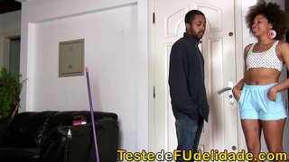 Bosas labiausiai sensacinga gražuolių meilės pažvelgti į jūsų tarnaitė &quot; sexy Giovanna Bombom, šlifavimo savo namuose, naudodami tik raudonos spalvos apatinis trikotažas sceną visą Svetainę Bandymo de Fudelidade