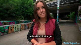 ���ूंगचींग चेह-यावर चुपचाप रहे, ज्यावेळेला चुपचाप रहातात ते एकमेकांच्या कमाईतून बाहेर पडतात