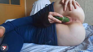 PAWG Güzel Güvercin uzun salatalık ile onu sıkı kedi sikikleri