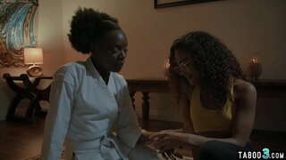 Мале сиськастые негритянки лижу и дрочат једни другима