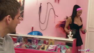 ���ြီးမားတဲ့ Tits နှင့်ကောင်းတဲ့မြည်း Latina ဆယ်ကျော်သက်ယာယ်အားကြမ်းတမ်းသောမင်းအပေါ်အလုပ်မလုပ်