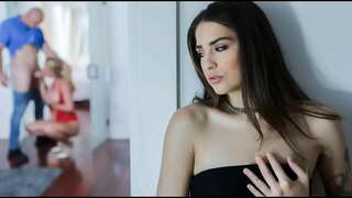 Мамаша Подкрадывается к егеткә Үз Кызлар