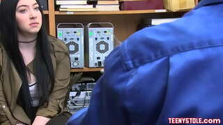 Horny ug cute nawong tin-edyer nga pornstar gitawag Amillia Onyx nga sa pagkuha sa pagsilot sa giiyot pinaagi sa security guy uban sa big dick