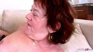 EXTREM જૂના અતીશય કામોત્તેજક છોકરી પુખ્ત પકડી હસ્તમૈથુન અને શીલભંગ માટે લલચાવવું સેક્સ દ્વારા યુવાન વ્યક્તિ