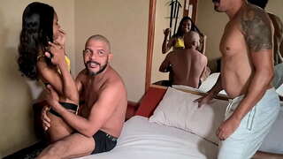 Detrás de cámaras de la nueva marca de río, sintiendo las dos picas en el coño, y, al mismo tiempo, por primera vez, y que termina con toda la corrida