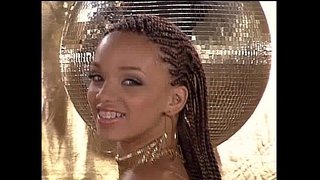 Gia LaShay a léiríonn as a mealbhacán