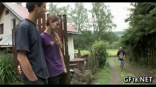 Bayek sing nyebar sikil sudhut mbukak