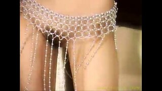 Dansa en solitari noia bona a4U - Lincy Leaw