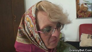 Τι θέλει ένας νεαρός ξένος