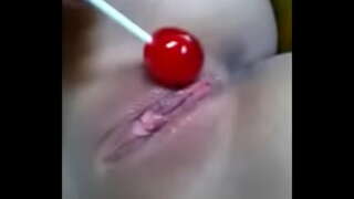 4935961 latina masturbates संग एक प्यालेट