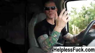 ���ታያል ቅድሚያ Hitchhiking