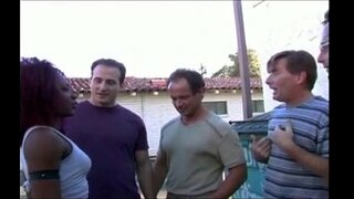 секси интеррациал бловјоб од црног дрвета