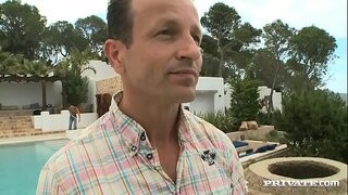 Amy Wild Jednání S Dvěma Kohouty