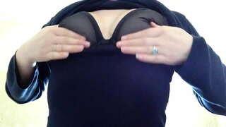 Sasa विशाल स्तन