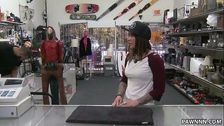 Podívejte se, jak to sexy brunetka fucks - XXX Pěšák