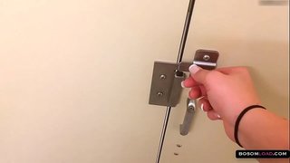 Mile high club brunett fitta fingering &amp;amp; stora naturliga bröst