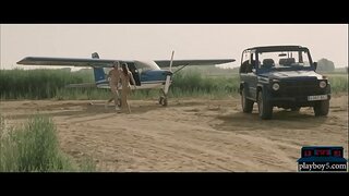 ���ပိန် MILF ငယ်ယင်ကောင်နှင့်အတူလေယာဉ်ပျံတစ္စံုတစ္စံု