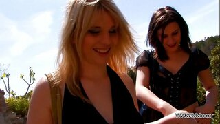 ���ታያል ጋር የሚሰጡዋቸውን ውስጥ Outdoors የህዝብ ወሲብ... እና Cumshot