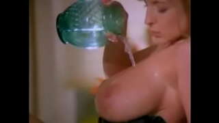 Danni Ashe - Striptiz w bieliźnie