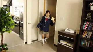 Mladá poslušná Japonská žena chce otěhotnět denně.