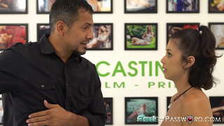 Brase gen jèn timoun sèks ki graj ak stud