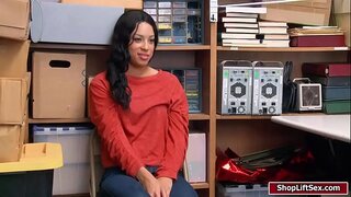 LP çalınan eşyaları kurtarır ve sonra hırsızı sikikleri