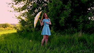 Ukrajinská kráska Canara svlékání venkovní