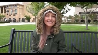 BLONDA DE 19 ANI SE FUTE DE LA PRIMA INTALNIRE