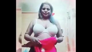 Indické aunty nude