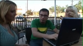 ���ంట దుష్ట తీయటానికి కళాకారులు ఈవ్ లారెన్స్ Trina Michaels కలిగి దృశ్యాలు