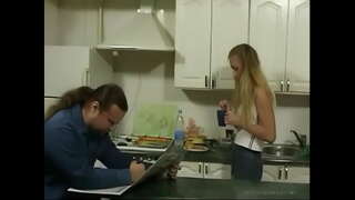 BritishTeen trinn Datter forføre far i Kjøkken for sex