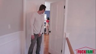 סקווערץ מאַסע פון קום אויף סטעפּסיסטער&amp;#039;ס פּנים - האַרמאָניע ווונדער