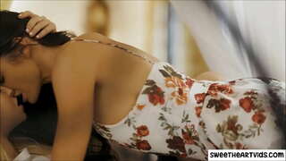 Лесбийский ҷинсӣ бо милфой ва молоденькой блондинкой