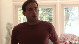 MILF הזנות הכוס שלה כדי Stepnephew