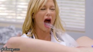 Teen Esguicha Toda Quente E Peituda Lésbicas Médico