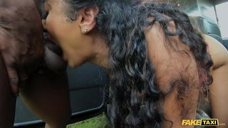 Sahte Taksi Hint Marina Maya BBC ilk zaman porno içinde bir taksi