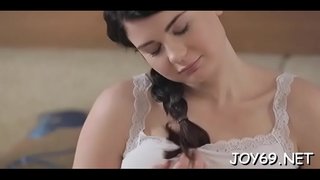 Piccante giovane bruna Lucia L. sta facendo il suo primo video erotici