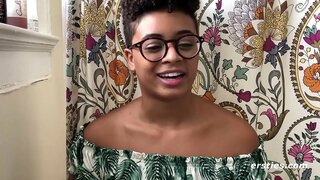 Ebony Medus Veikia Su 2 Dildos