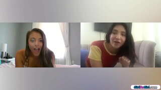 Coed gfs rozhodnout používat své hračky během videocall.Je busty babe anální zátky její zadek, zatímco malé prsa bruneta nastaví její zadek na hračky