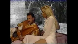 Tato blondýnka děvka Victoria Paris ví, jak potěšit svého partnera